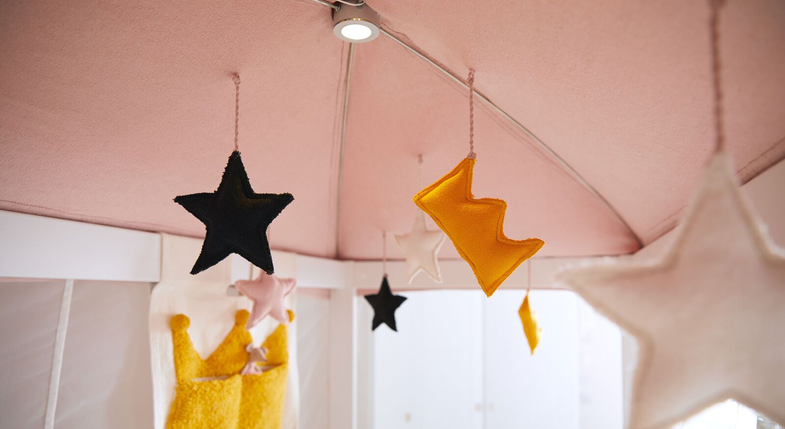 LIFETIME Kinderbett Princess Stars mit dekoriertem Dachhimmel