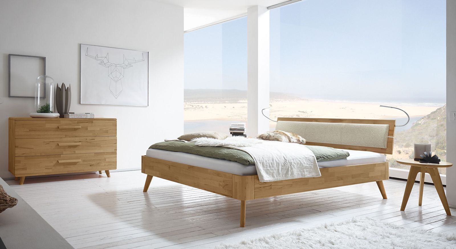Massivholzbett Minoa mit passenden Schlafzimmermöbeln