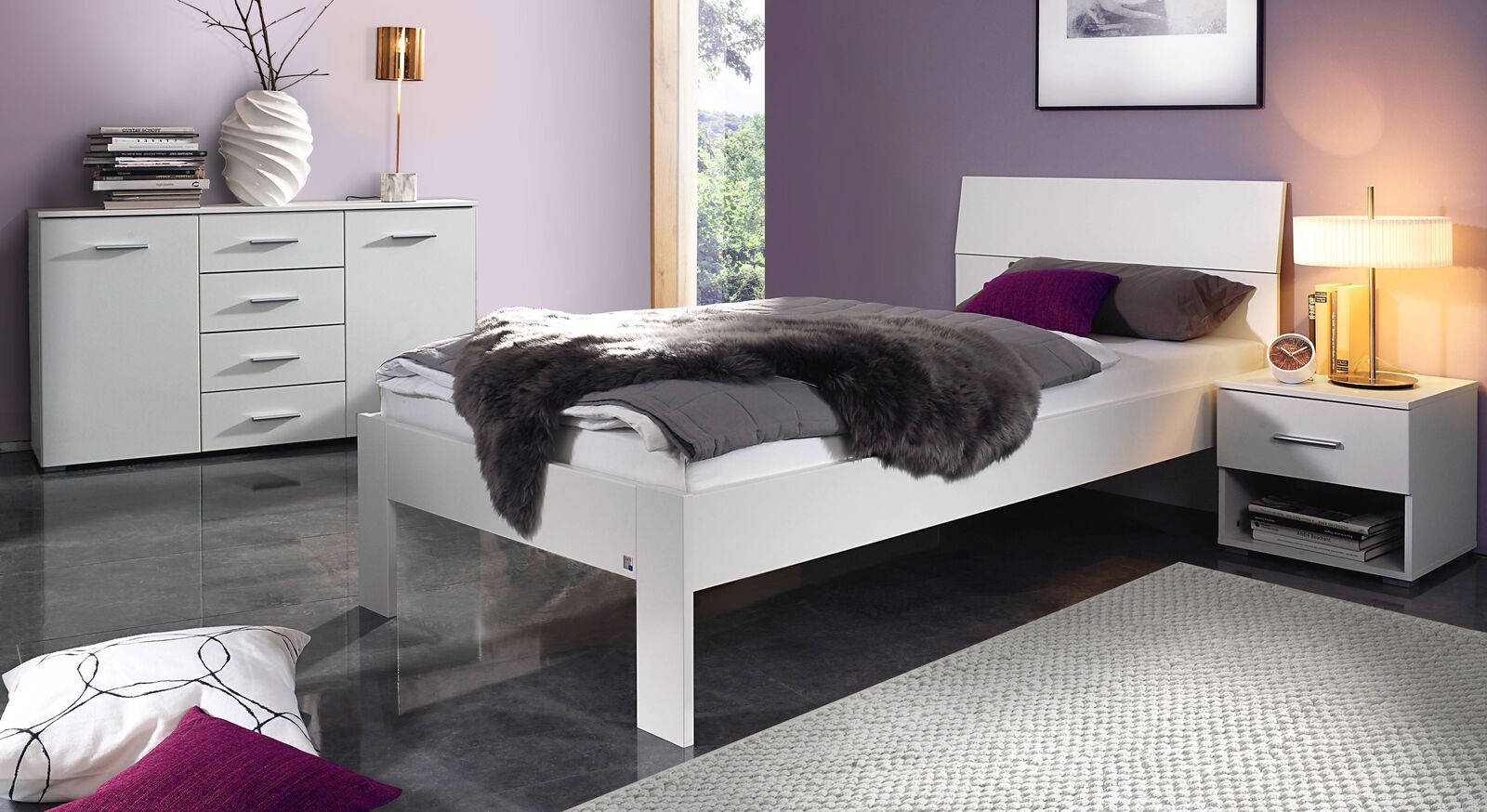 Schlafzimmer Leilani in schlicht weißem Design