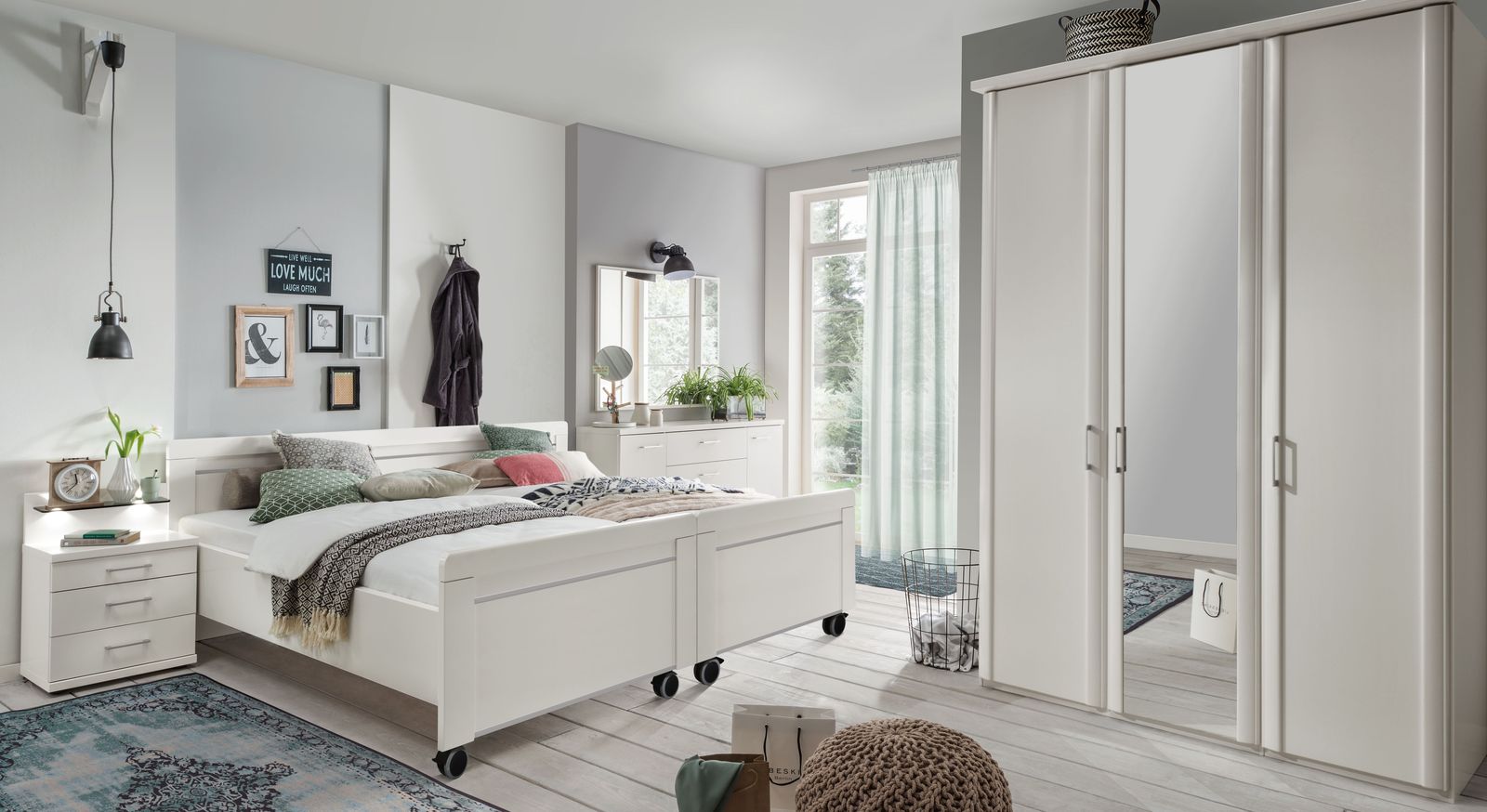 Senioren-Doppelbett Calimera mit passenden Schlafzimmermöbeln