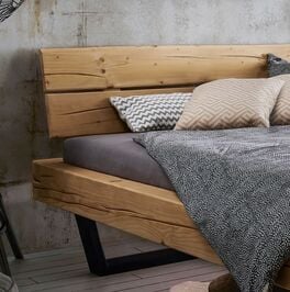 Bett Galja mit modernem Holzkopfteil