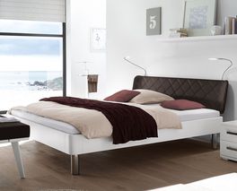 Stilvolles Bett Perama mit Luxus-Kunstleder-Kopfteil