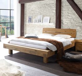 Bett Trecera aus hochwertigem Massivholz
