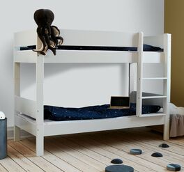 Preiswertes Bett Tacora mit massiven Buchenpfosten