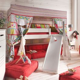 Himmel-Hochbett Kids Dreams aus Holz mit einer Gesamthöhe von 180 cm