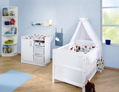 Babyzimmer-Einrichtung in Weiß