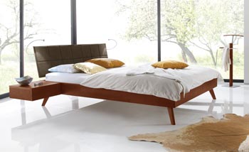 Bett aus heimischer Buche