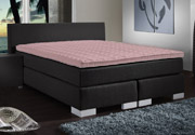 Boxspringbett mit hervorgehobenem Topper