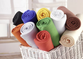 Bettlaken gibt es in vielen Ausführungen, Farben und Qualitäten - auch für Boxspringbetten.