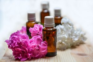 Gerüche im Schlafzimmer nach Feng Shui positiv mit Aromatherapie verändern.
