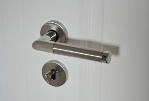 Darauf sollte man bei Türen im Feng Shui Schlafzimmer achten