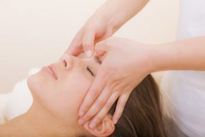 Gesichtsmassage zur Entspannung