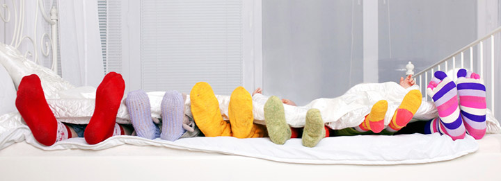 Familie in einem Bett