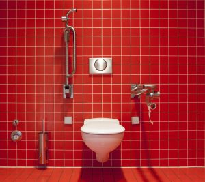 Vor dem Schlafengehen sollte der Demenzkranke am Abend noch einmal die Toilette aufsuchen.