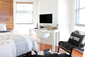 Schlafräuber: Arbeitsecke im Schlafzimmer