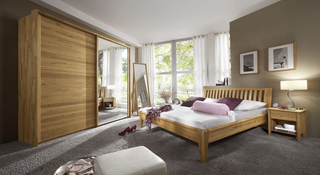 Schlafzimmer mit Teppichboden