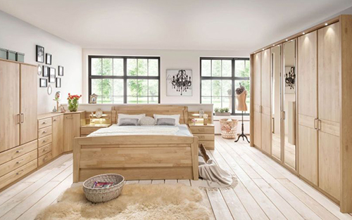 Schlafzimmer aus Massivholz
